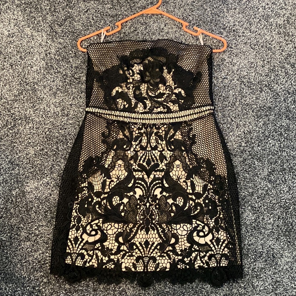 Express strapless lace dress size 6.